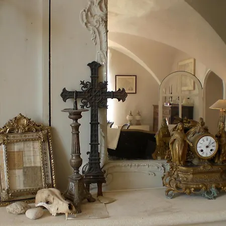 Chateau De Peyrolles Апт